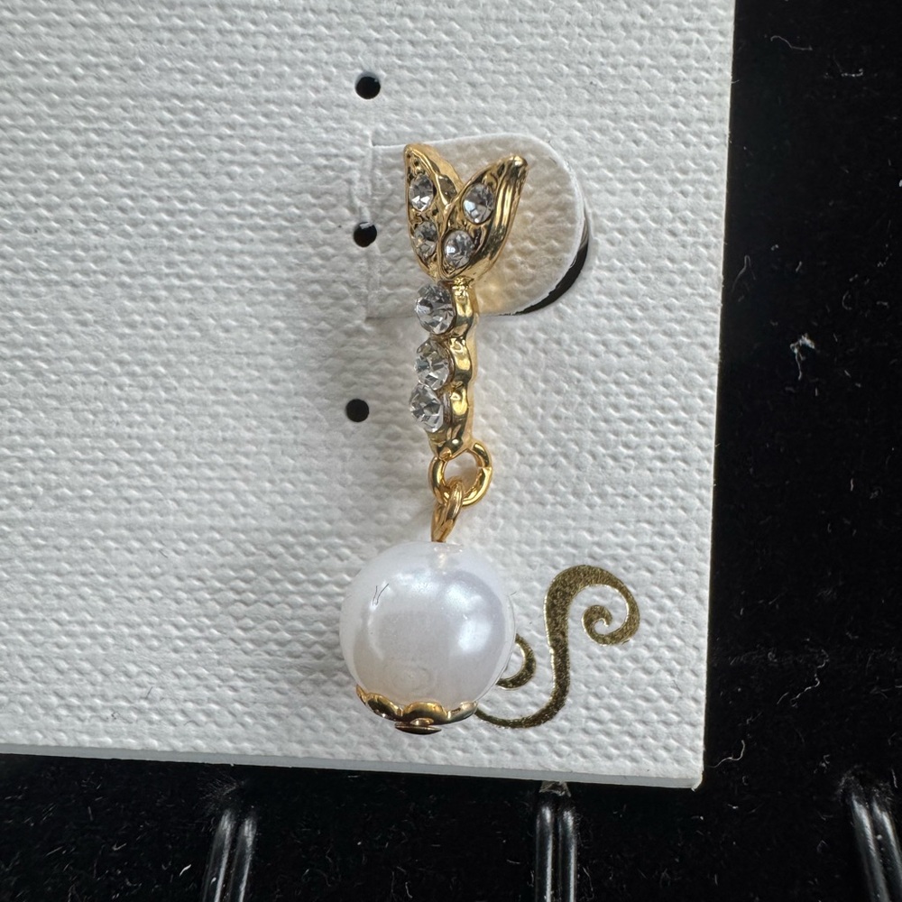 Carolee White Pearl and Gold Studded Chain  Earrings - Picture 2 of 2